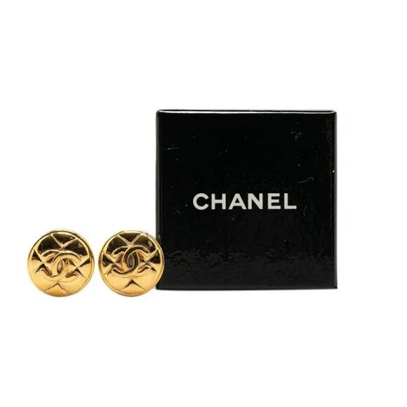 CHANEL CC Logos Quilted Round Clip-On Earrings Gold Tone Auth w/Box #14731 - Picture 1 of 4
